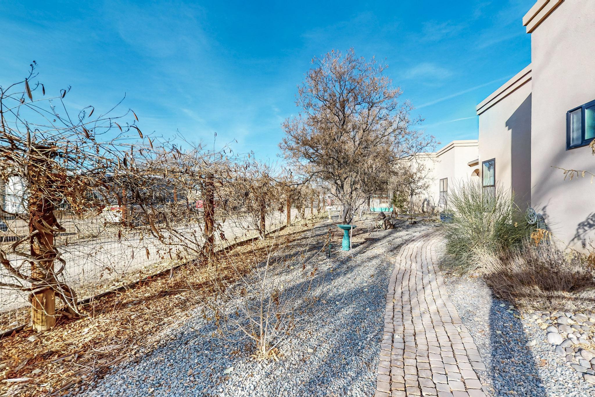 151 Mama Road, Corrales, New Mexico image 8