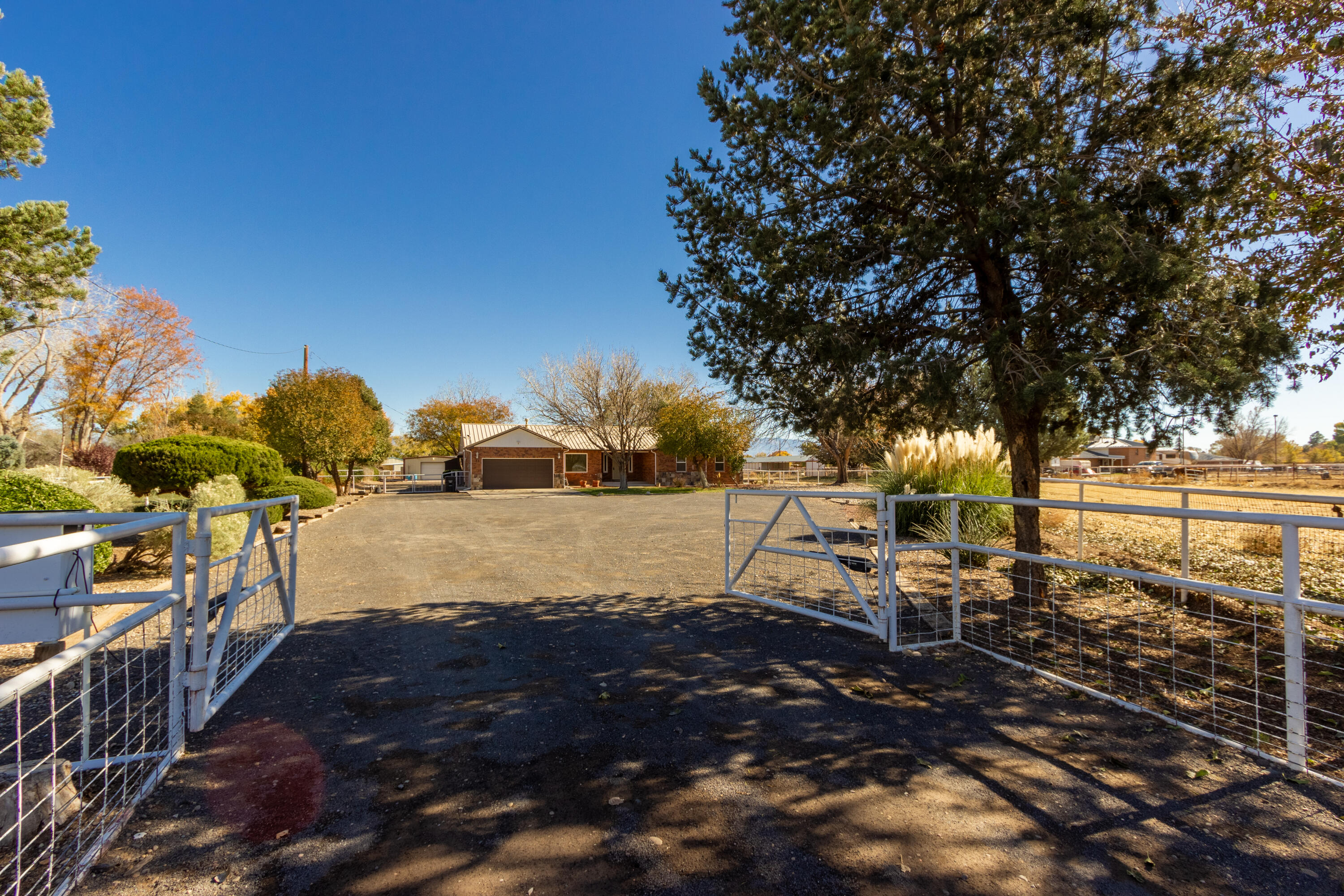 129 Orona Road, Los Lunas, New Mexico image 1