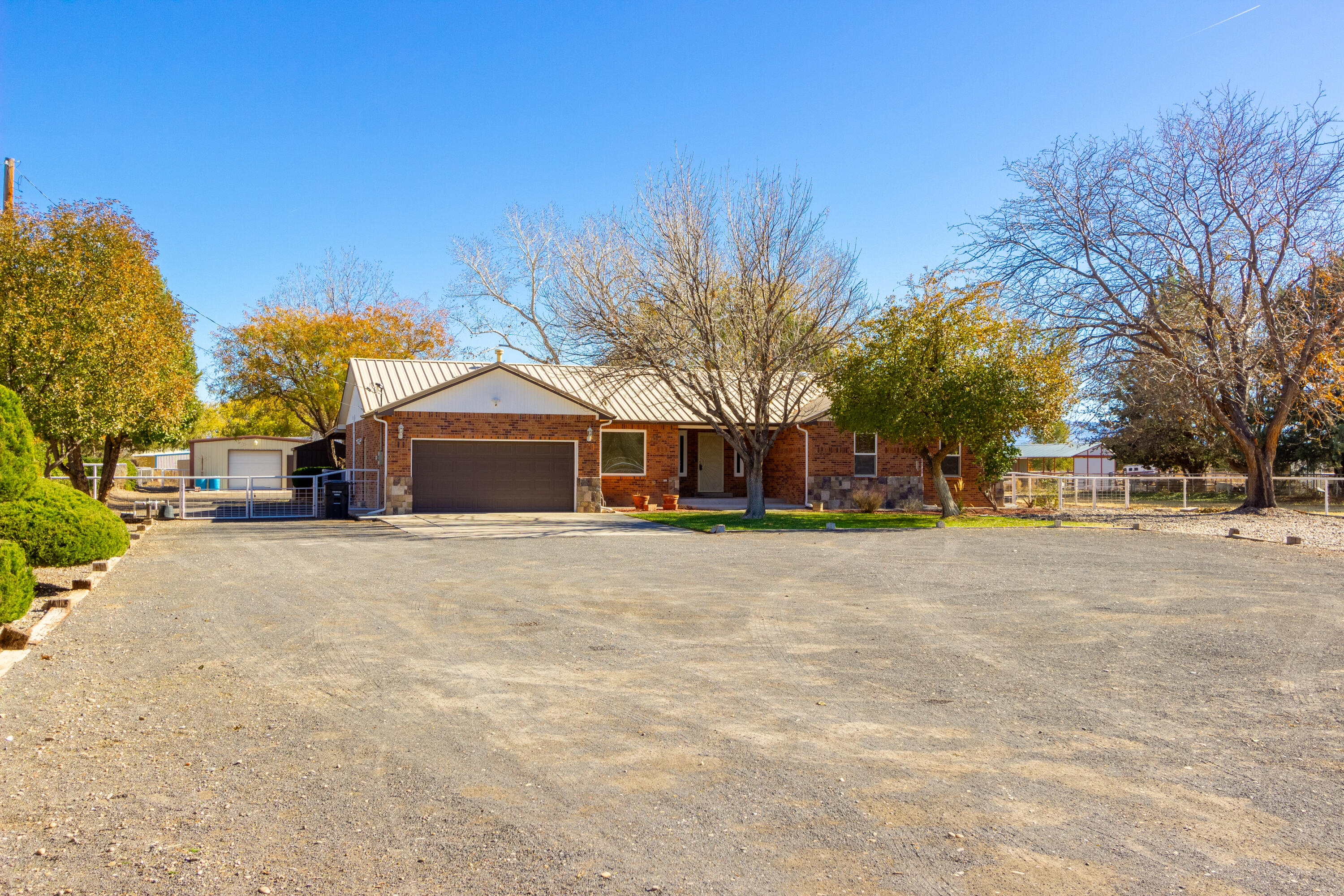 129 Orona Road, Los Lunas, New Mexico image 2