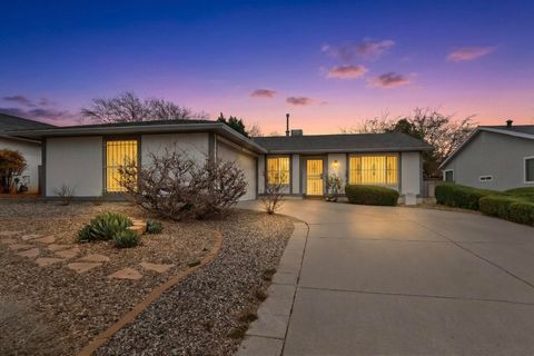 Photo of 3830 Westerfeld Drive NE, Albuquerque, NM 87111 (MLS # 1099338)