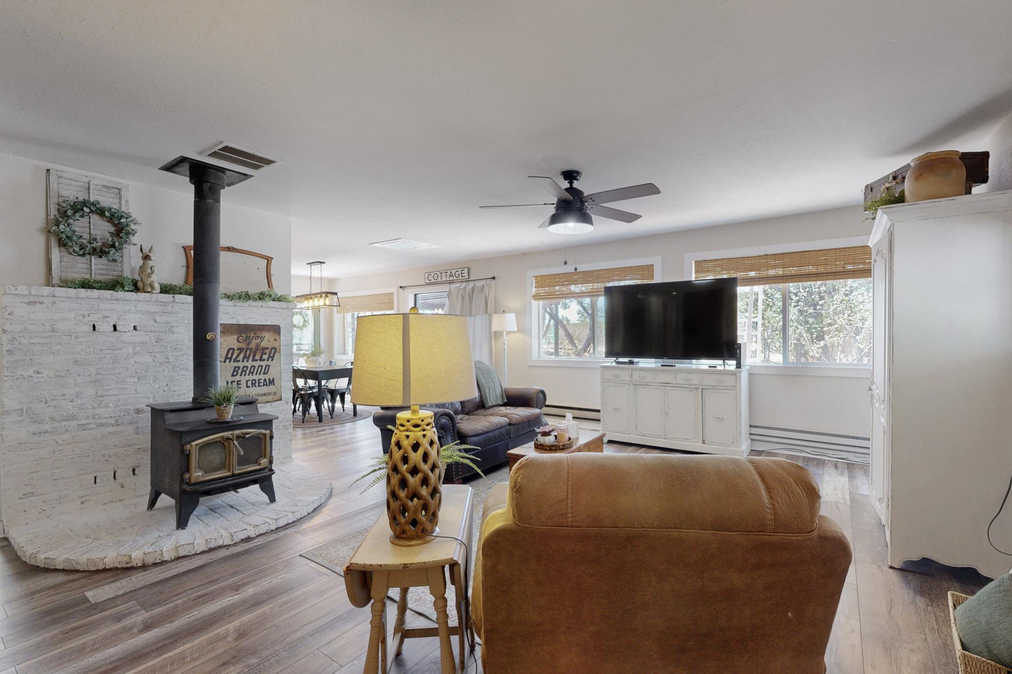 6 Aspen Loop, Cedar Crest, New Mexico image 3