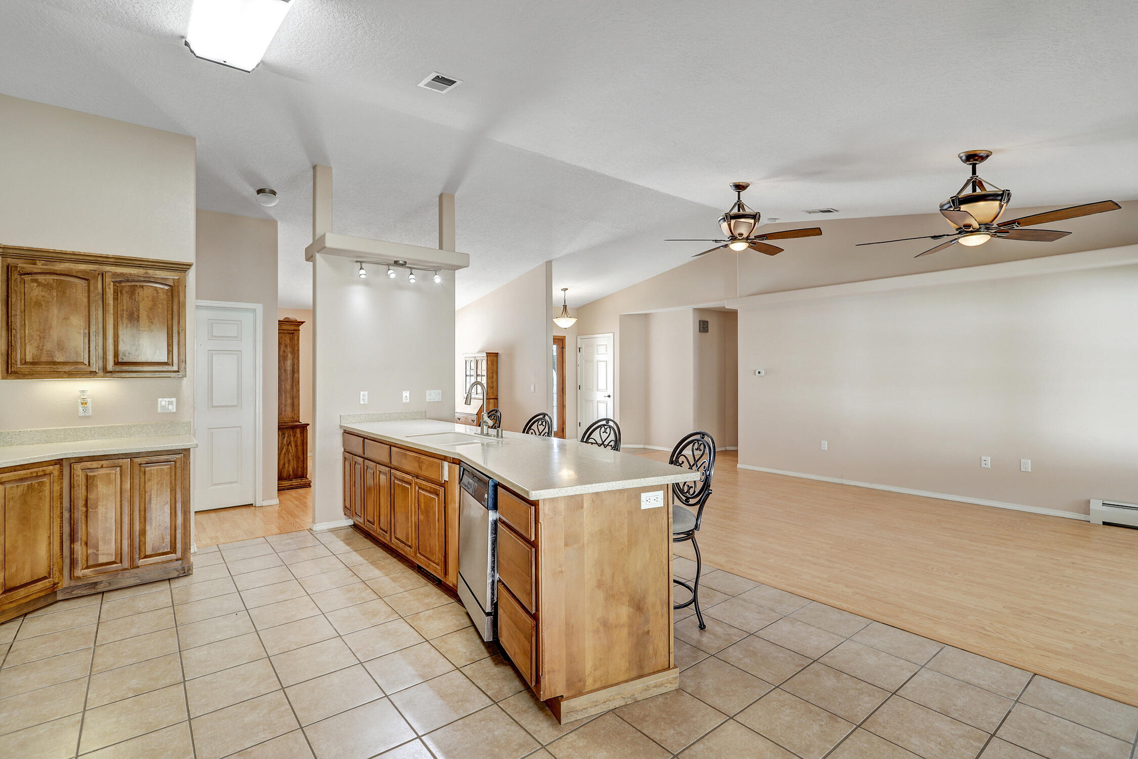 Los Lunas, New Mexico 87031, United States, 3 Bedrooms Bedrooms, ,2 BathroomsBathrooms,Residential,Active,229312