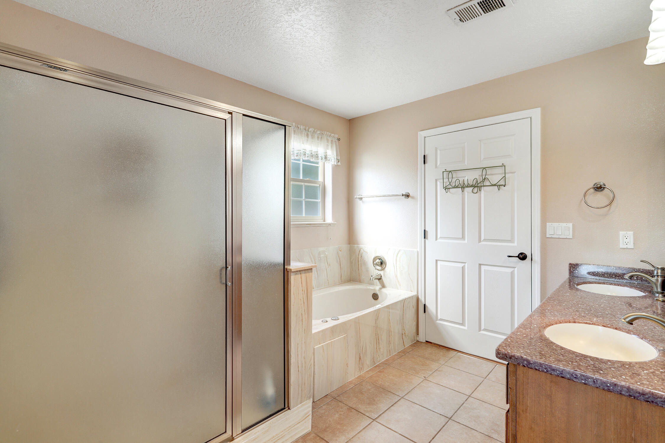 Los Lunas, New Mexico 87031, United States, 3 Bedrooms Bedrooms, ,2 BathroomsBathrooms,Residential,Active,229312