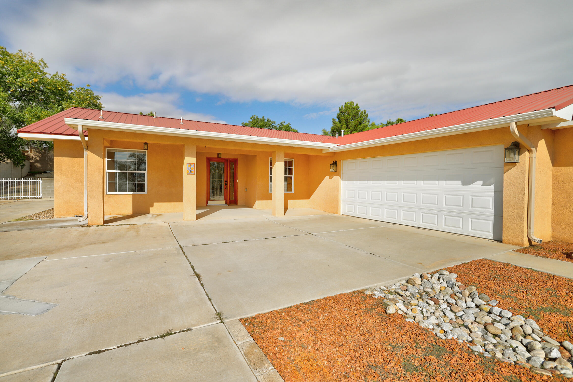 Los Lunas, New Mexico 87031, United States, 3 Bedrooms Bedrooms, ,2 BathroomsBathrooms,Residential,Active,229312
