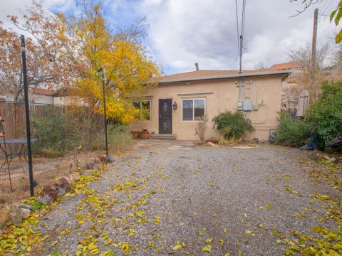 1002 WALTER Street NE Albuquerque NM 87102