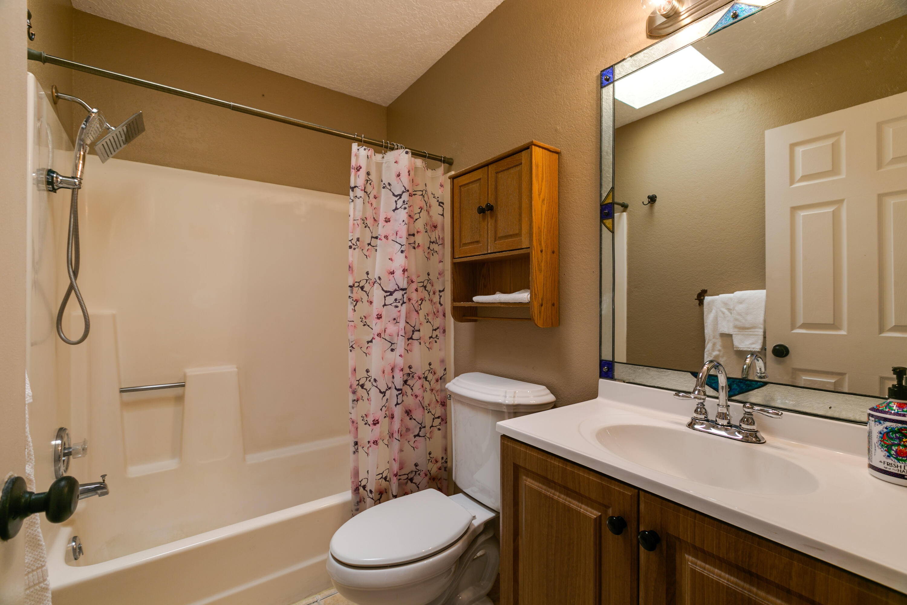 Albuquerque, New Mexico 87108, United States, 2 Bedrooms Bedrooms, ,1 BathroomBathrooms,Residential,Pending,8332