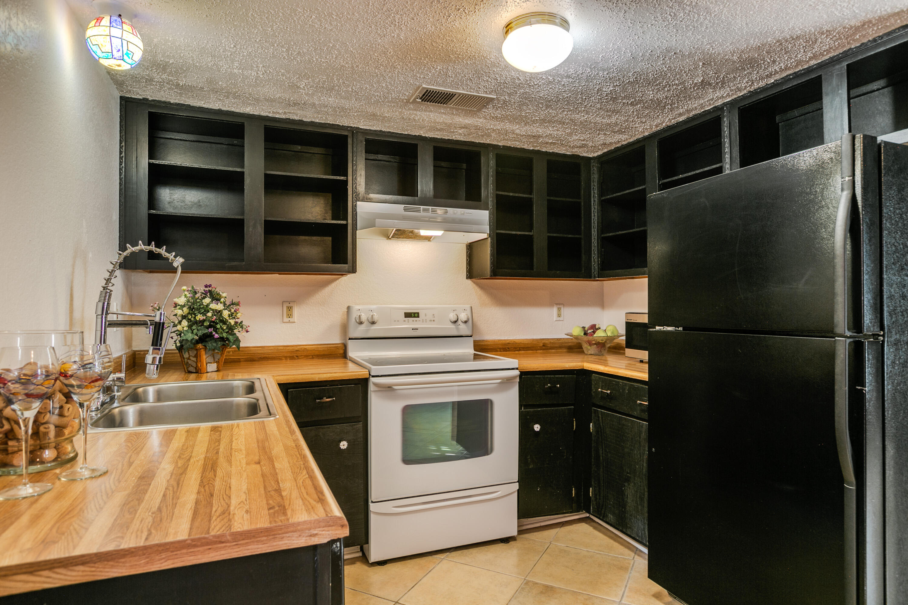 Albuquerque, New Mexico 87108, United States, 2 Bedrooms Bedrooms, ,1 BathroomBathrooms,Residential,Pending,8332