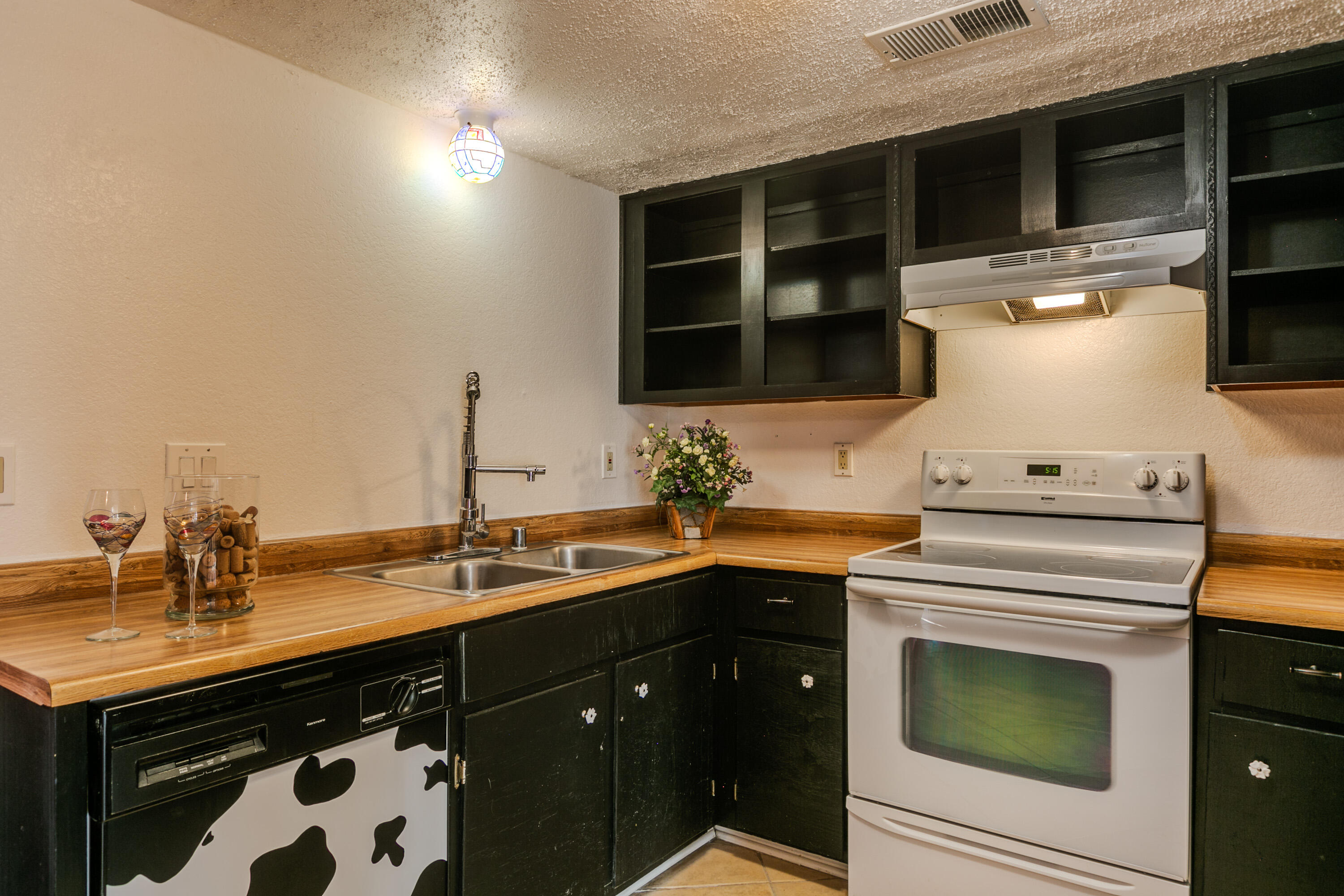 Albuquerque, New Mexico 87108, United States, 2 Bedrooms Bedrooms, ,1 BathroomBathrooms,Residential,Pending,8332