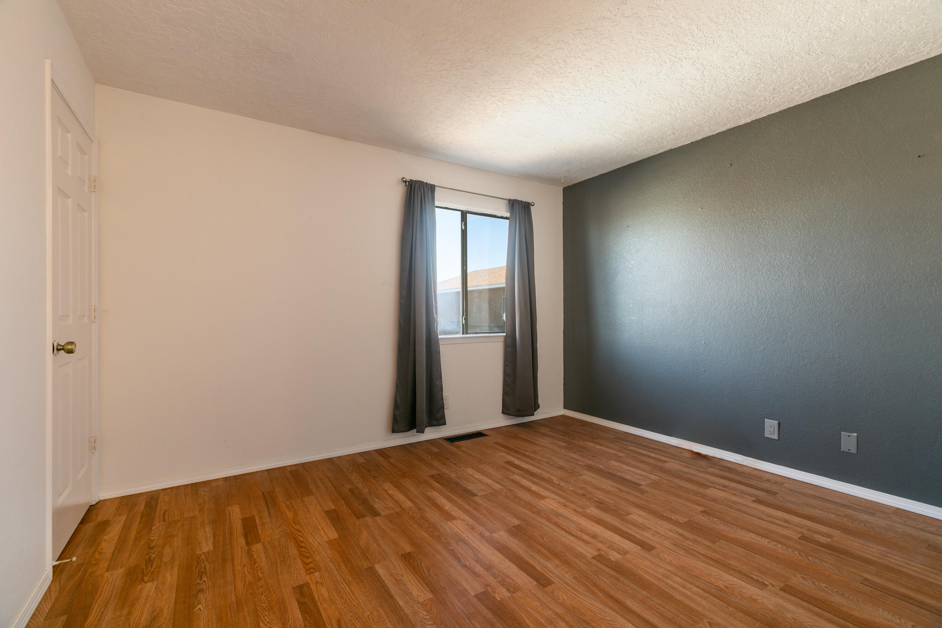 Albuquerque, New Mexico 87108, United States, 2 Bedrooms Bedrooms, ,1 BathroomBathrooms,Residential,Pending,8332