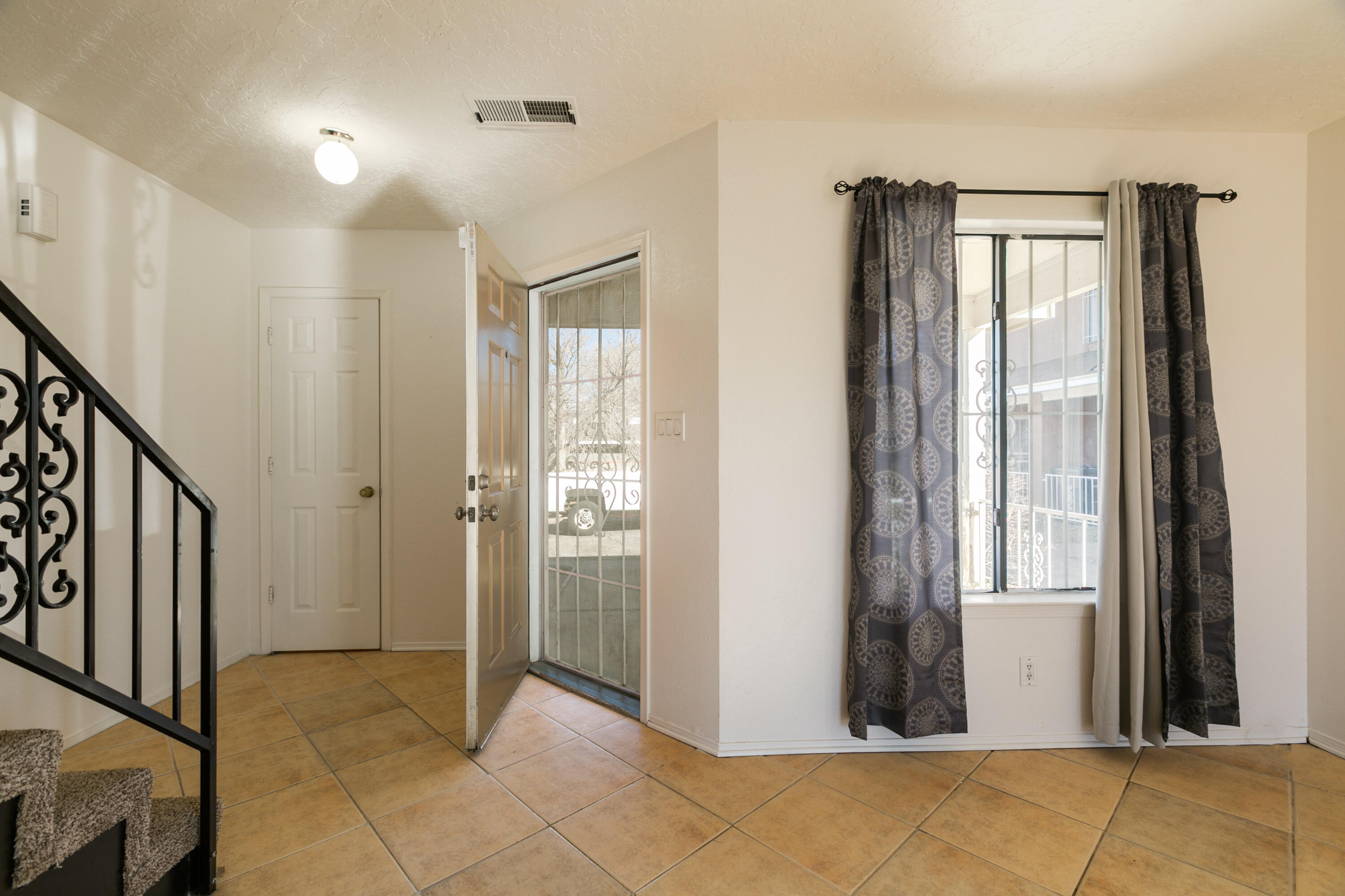 Albuquerque, New Mexico 87108, United States, 2 Bedrooms Bedrooms, ,1 BathroomBathrooms,Residential,Pending,8332