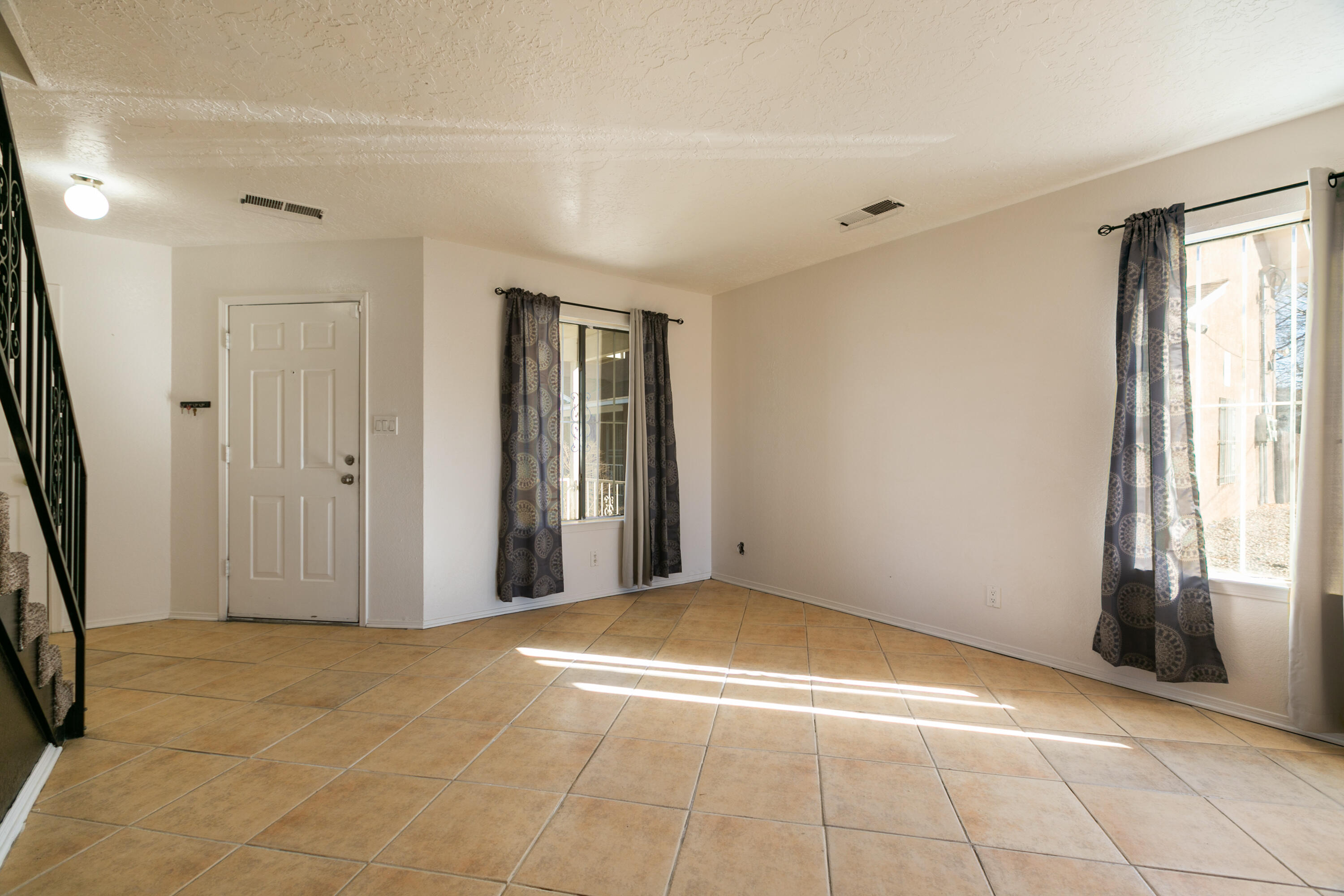 Albuquerque, New Mexico 87108, United States, 2 Bedrooms Bedrooms, ,1 BathroomBathrooms,Residential,Pending,8332