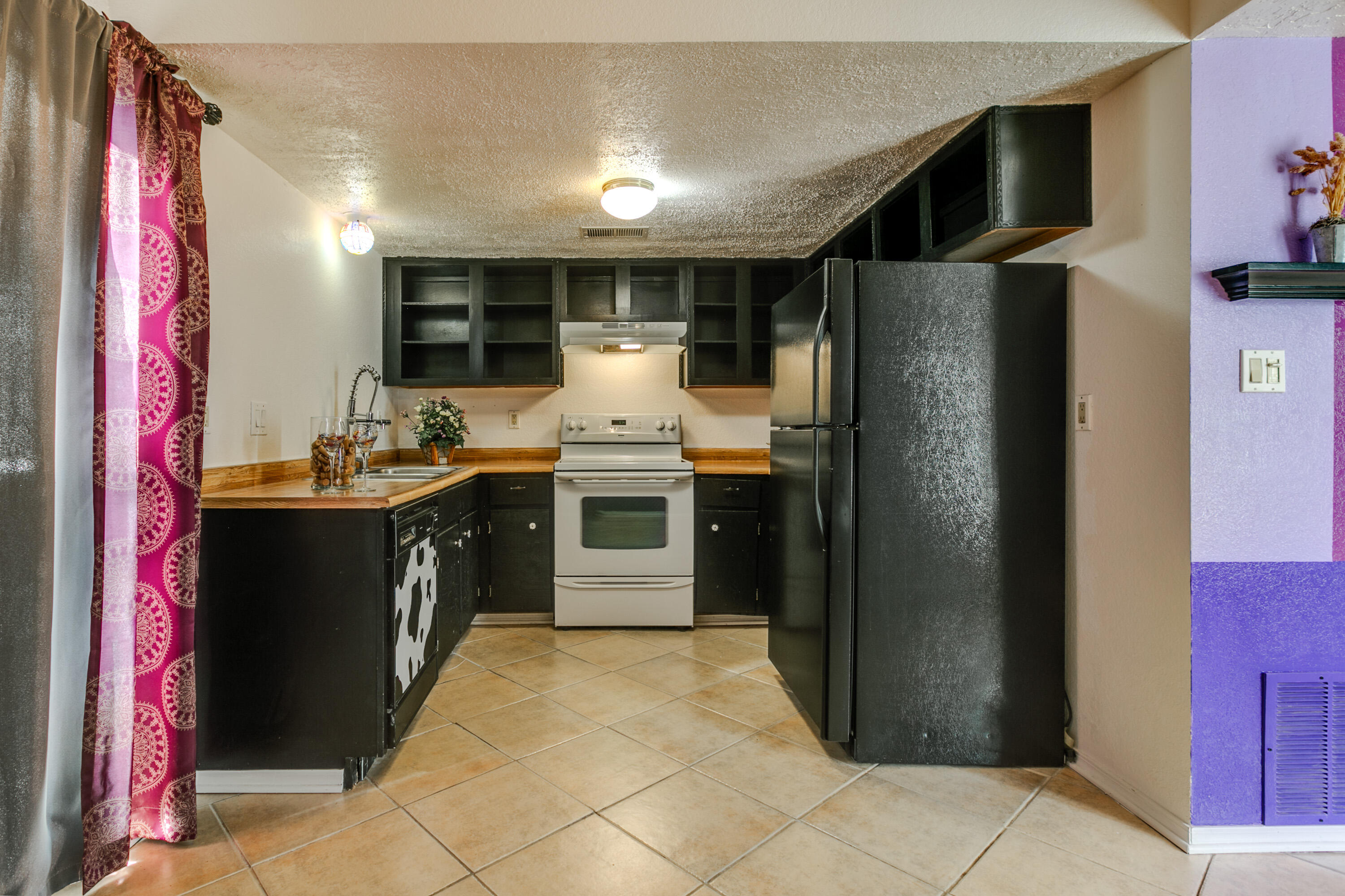 Albuquerque, New Mexico 87108, United States, 2 Bedrooms Bedrooms, ,1 BathroomBathrooms,Residential,Pending,8332