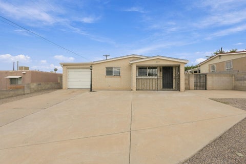 Photo of 317 64th Street SW, Albuquerque, NM 87121 (MLS # 1111705)