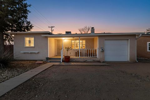 Photo of 709 Carlisle Boulevard NE, Albuquerque, NM 87106 (MLS # 1096259)