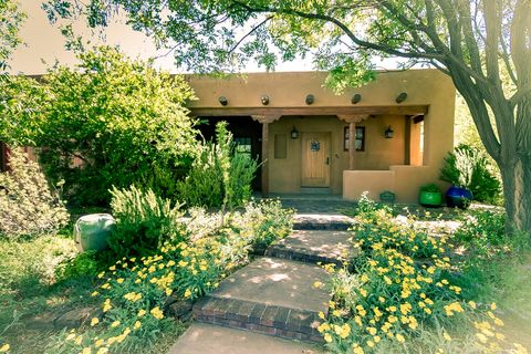 Photo of 1420 Jefferson Street NE, Albuquerque, NM 87110 (MLS # 1084762)
