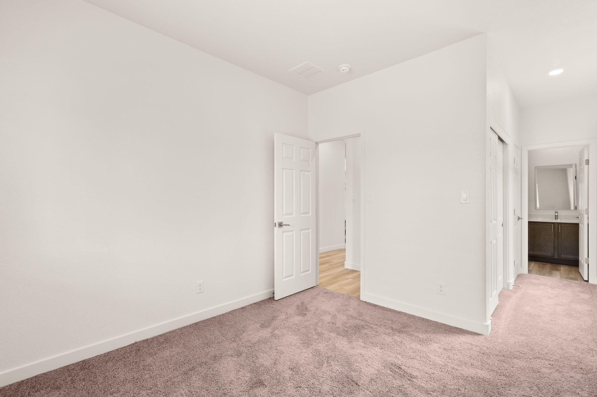 1604 Saddleback Trail NE