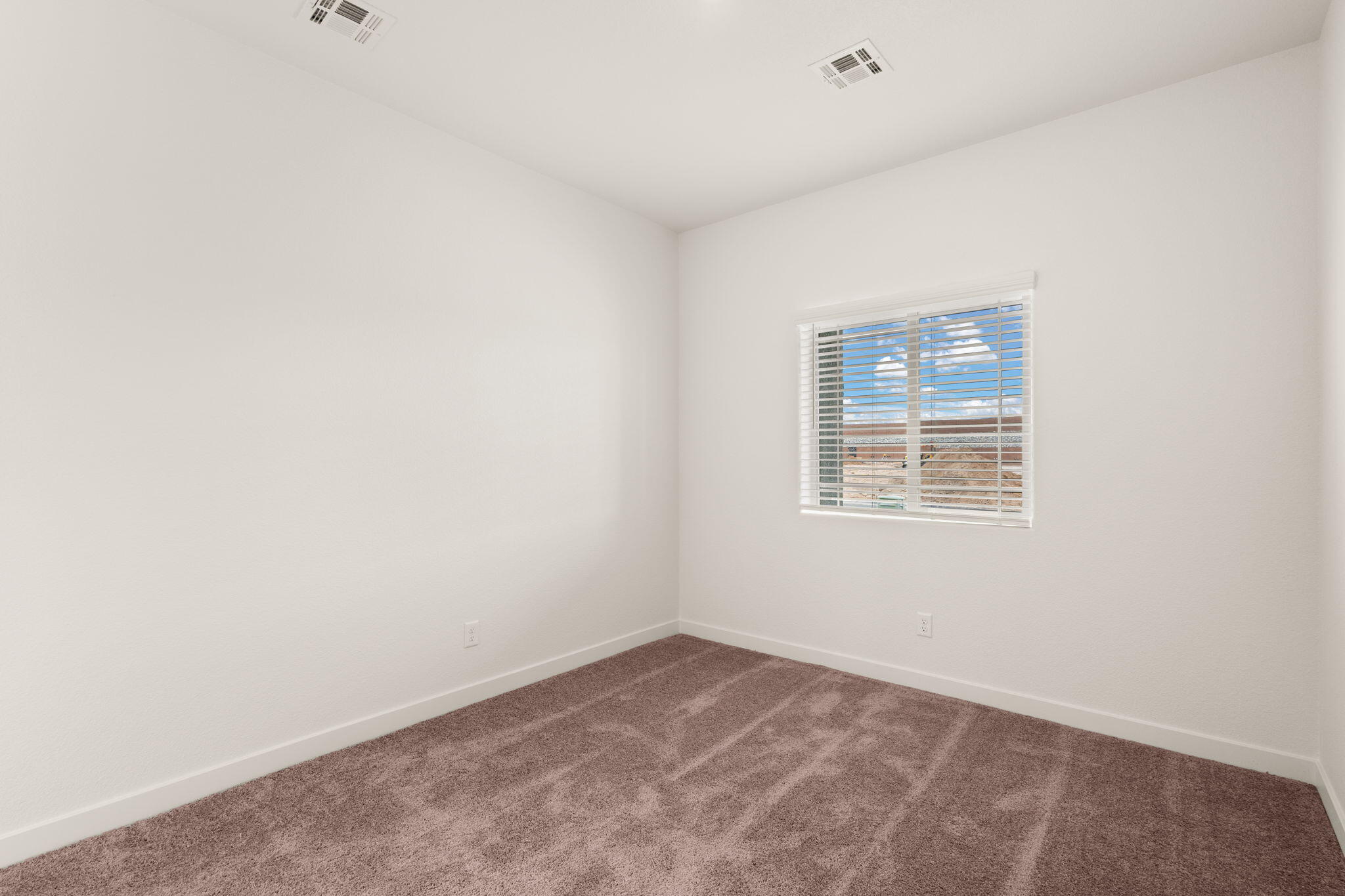 1604 Saddleback Trail NE
