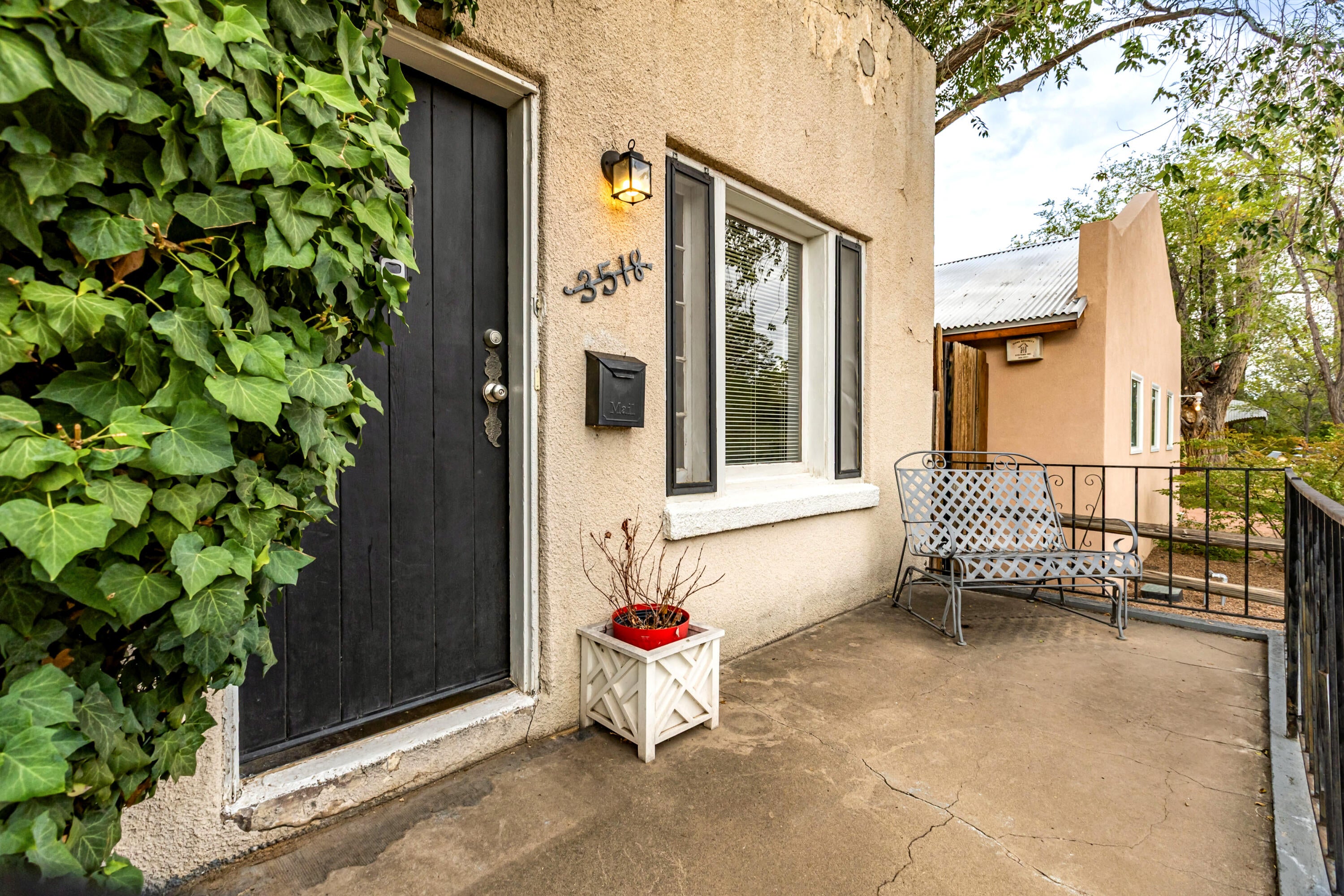 3518 Campus Boulevard NE