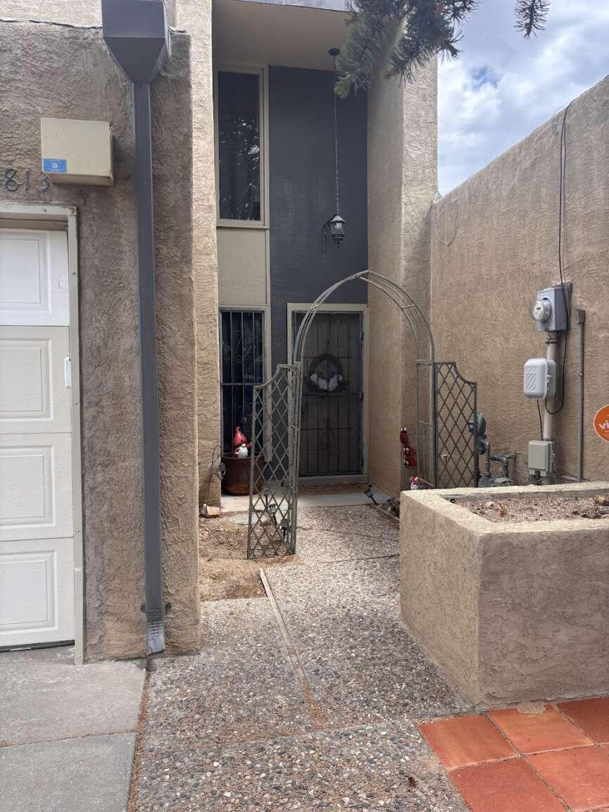 6813 Los Trechos Court NE