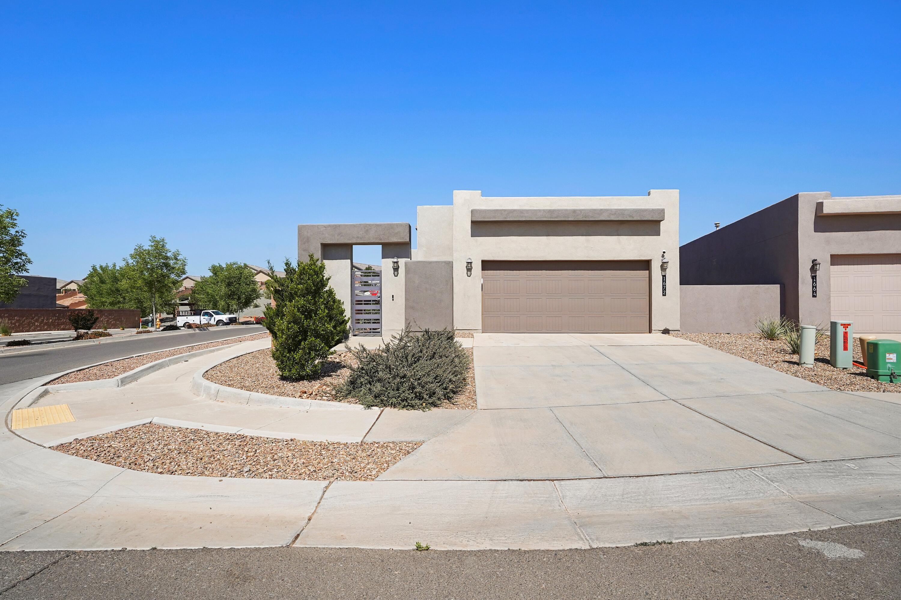 1672 Tierra Verde Loop, Los Lunas, New Mexico image 1