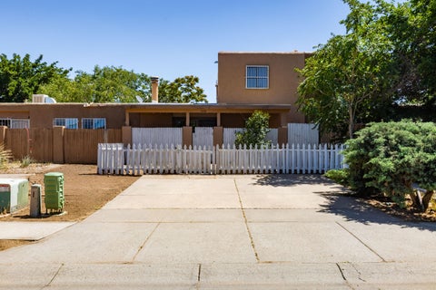 Townhouse For Sale - 208 La Vida Nueva Del Oeste<br/> Bernalillo County, Albuquerque, NM 87105