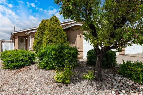 Photo of 11105 Miravista Place SE, Albuquerque, NM 87123 (MLS # 1101722)