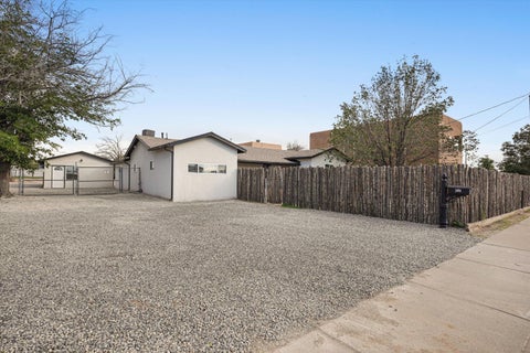 Photo of 2408 Broadway Boulevard NE, Albuquerque, NM 87102 (MLS # 1112833)