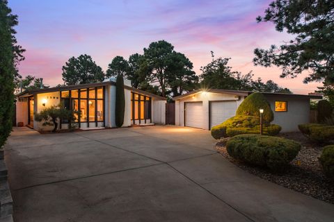 Photo of 1509 Harvard Court NE, Albuquerque, NM 87106 (MLS # 1103539)