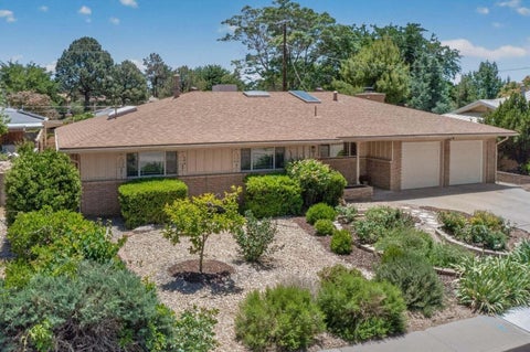 Photo of 8222 Connecticut Street NE, Albuquerque, NM 87110 (MLS # 1112445)