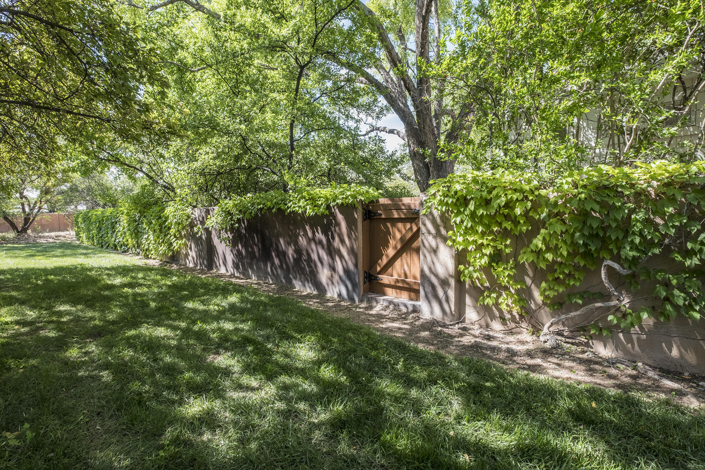 6404 Zapateco Street, Los Ranchos, New Mexico image 32