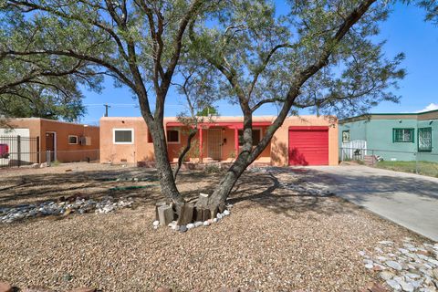 Photo of 617 CALIFORNIA Street SE, Albuquerque, NM 87108 (MLS # 1091284)