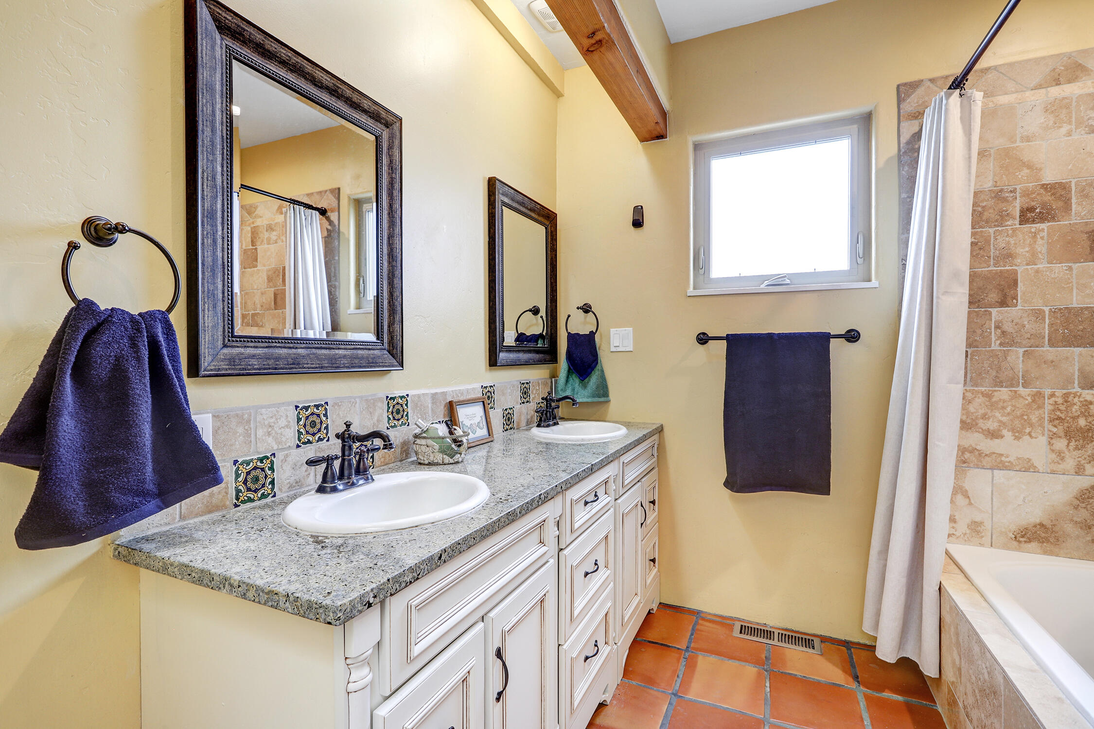 2401 Kestrel Court NW