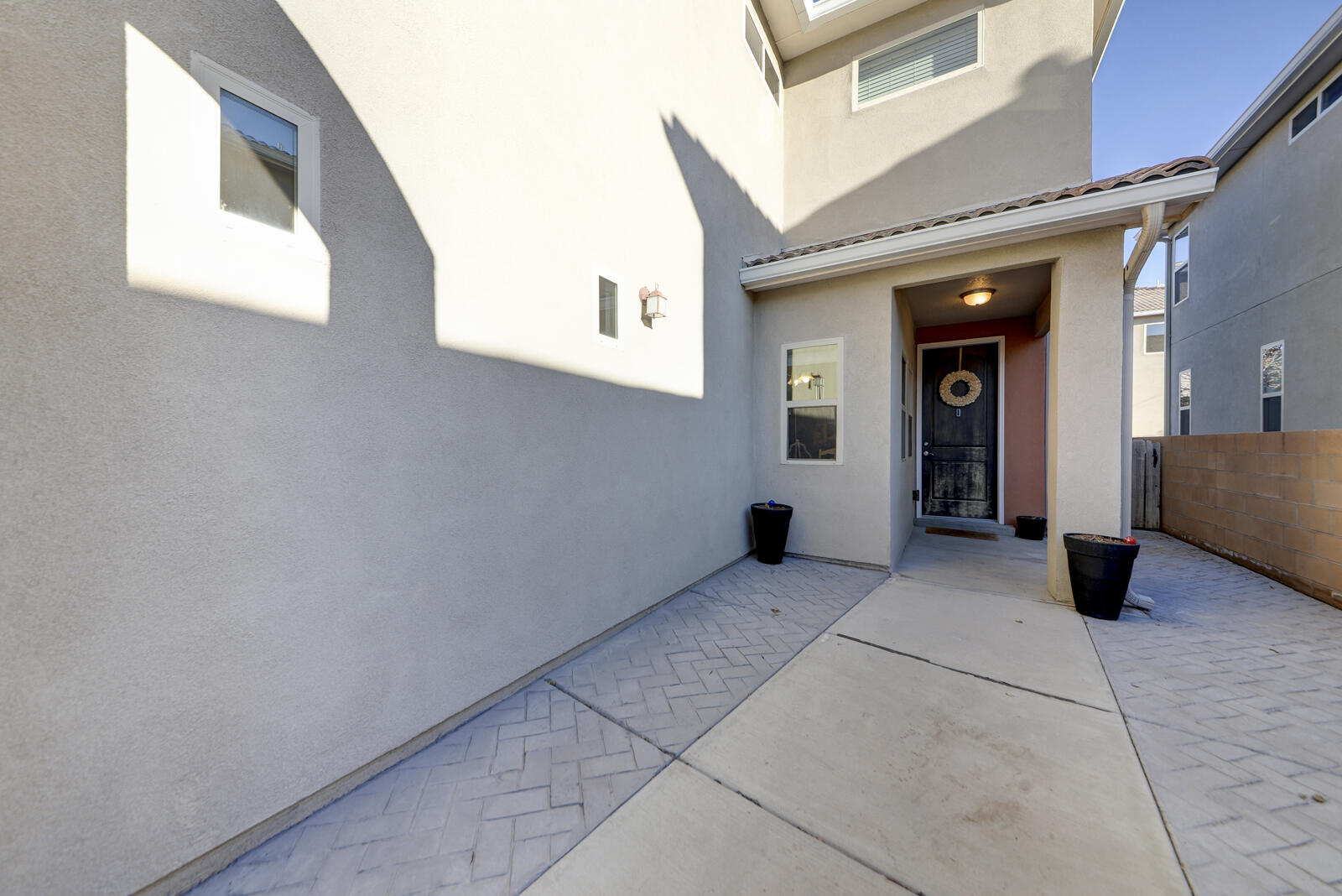 6908 Papaya Street NE