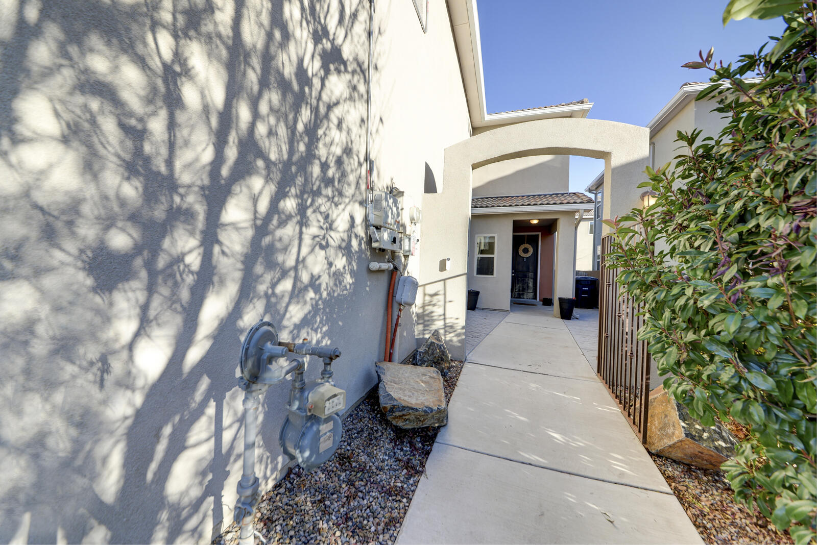 6908 Papaya Street NE