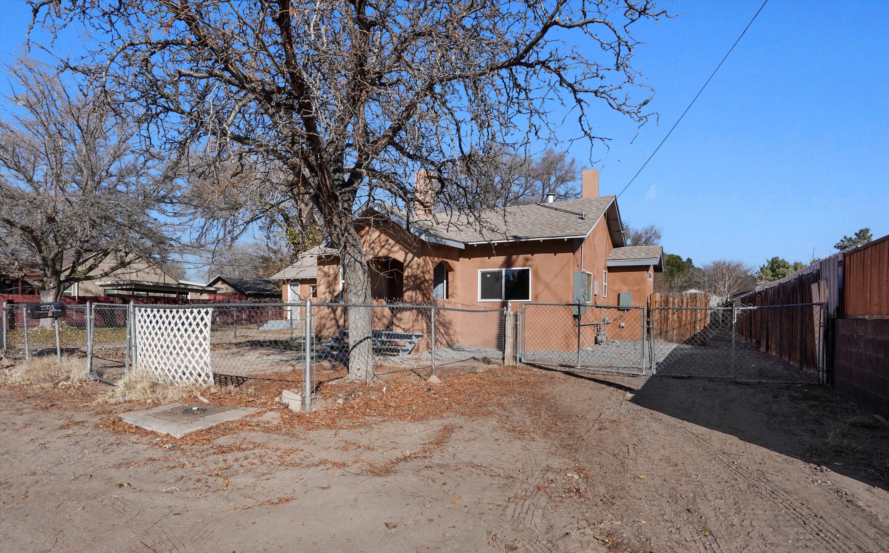 1551-1553 Airway Road SW