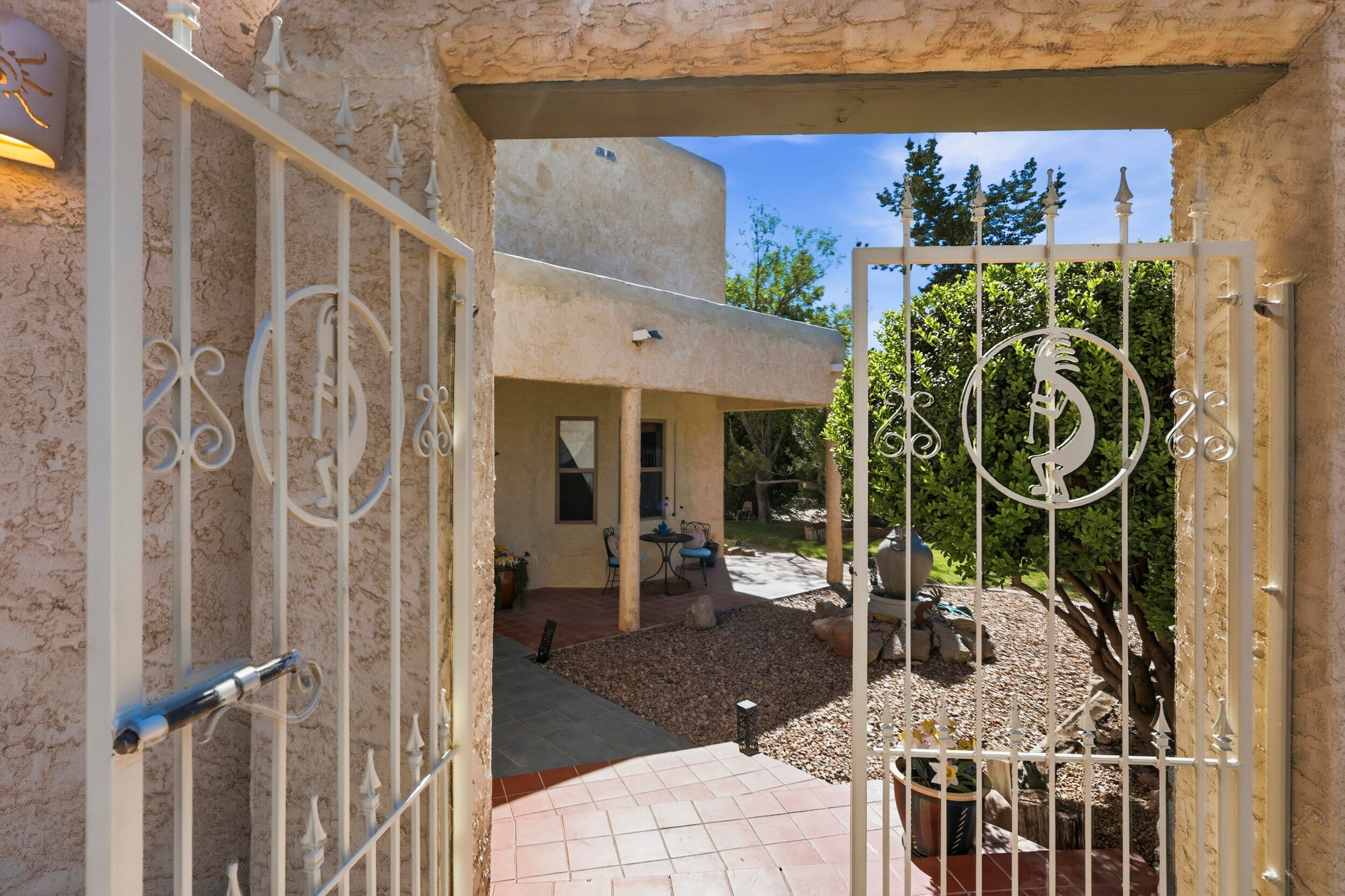 980 Hillside Circle SW