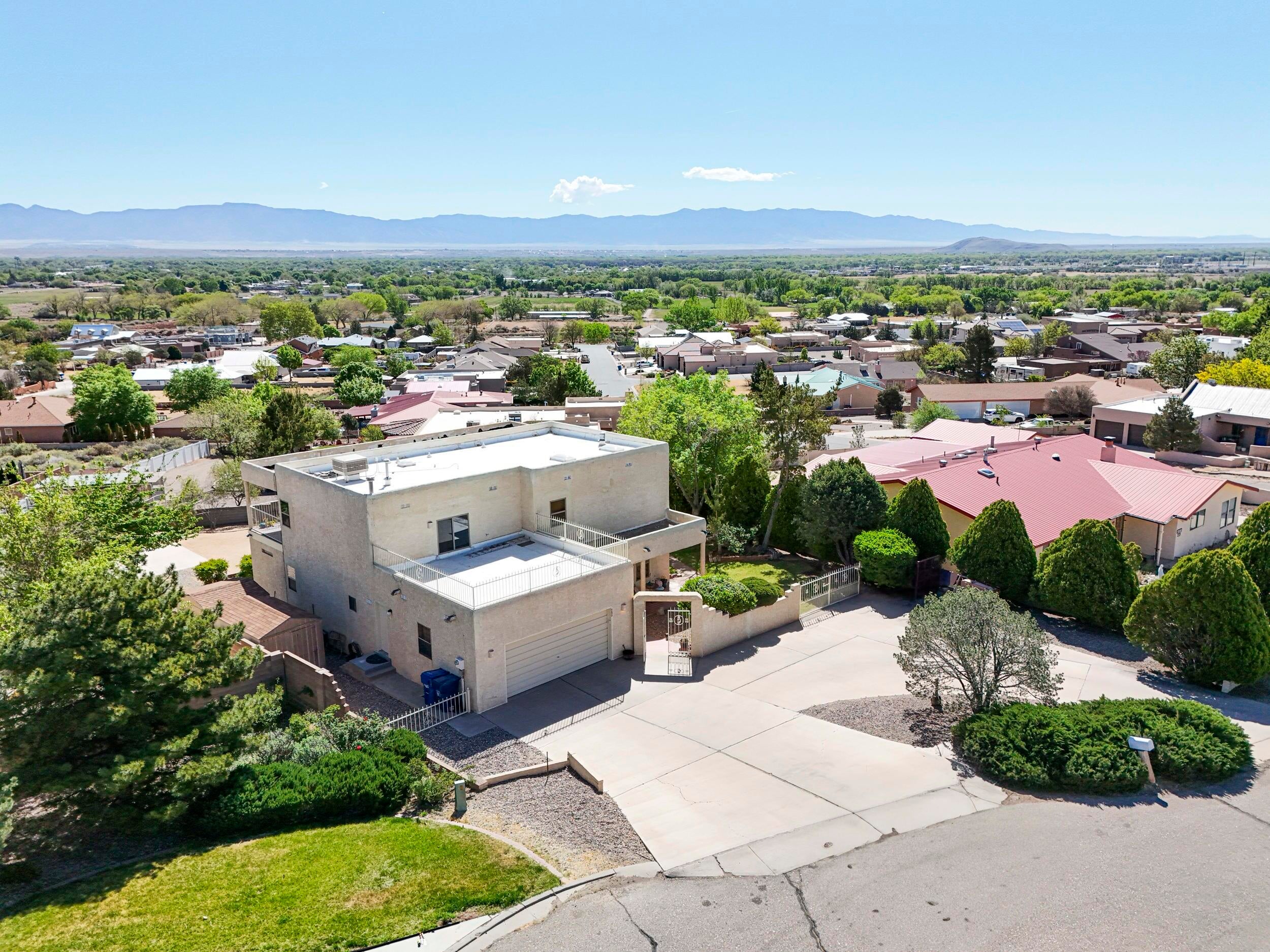 980 Hillside Circle SW