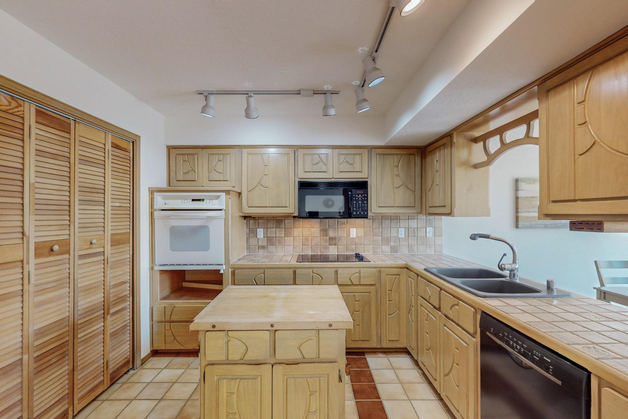 500 Oakwood Place, Albuquerque, New Mexico image 3