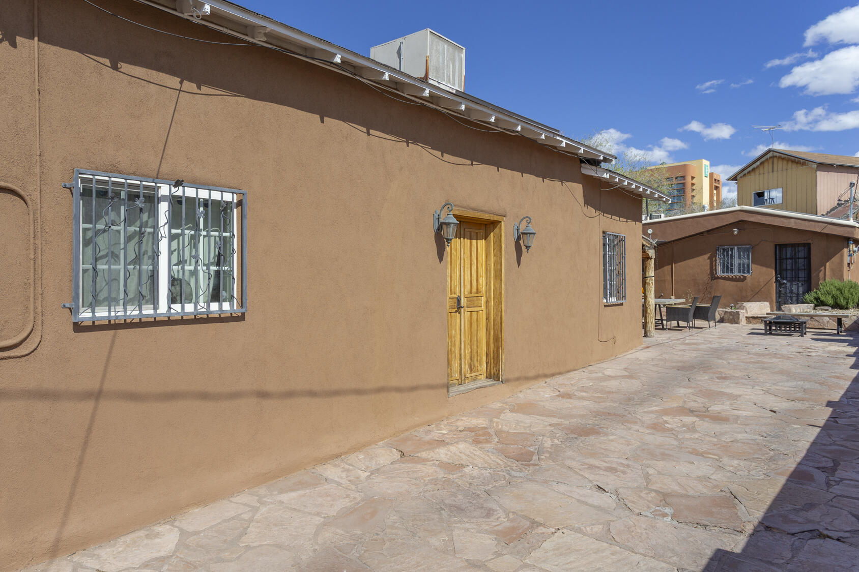 902 Edith Boulevard NE