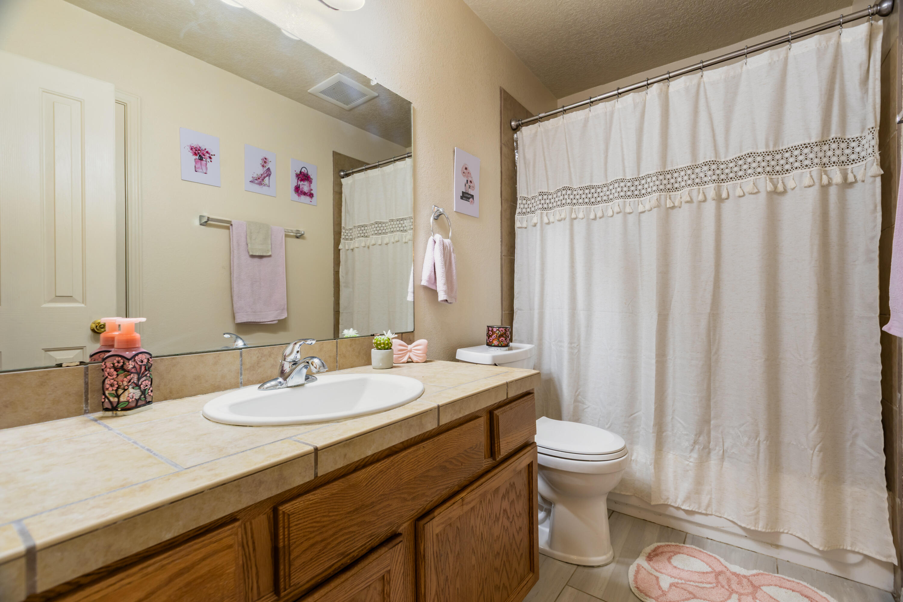 Rio Rancho, New Mexico 87144, United States, 4 Bedrooms Bedrooms, ,3 BathroomsBathrooms,Residential,Active,203250