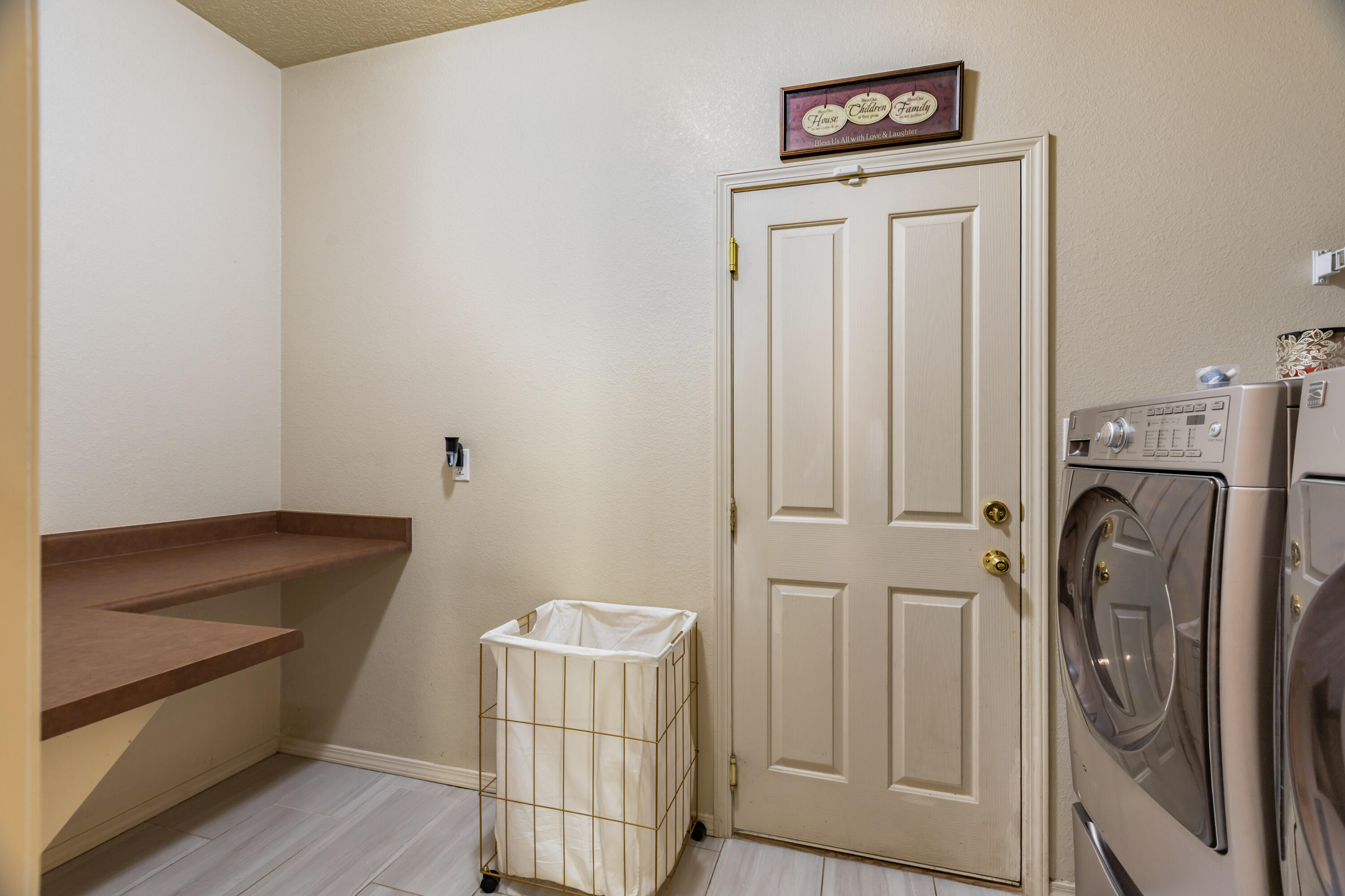 Rio Rancho, New Mexico 87144, United States, 4 Bedrooms Bedrooms, ,3 BathroomsBathrooms,Residential,Active,203250