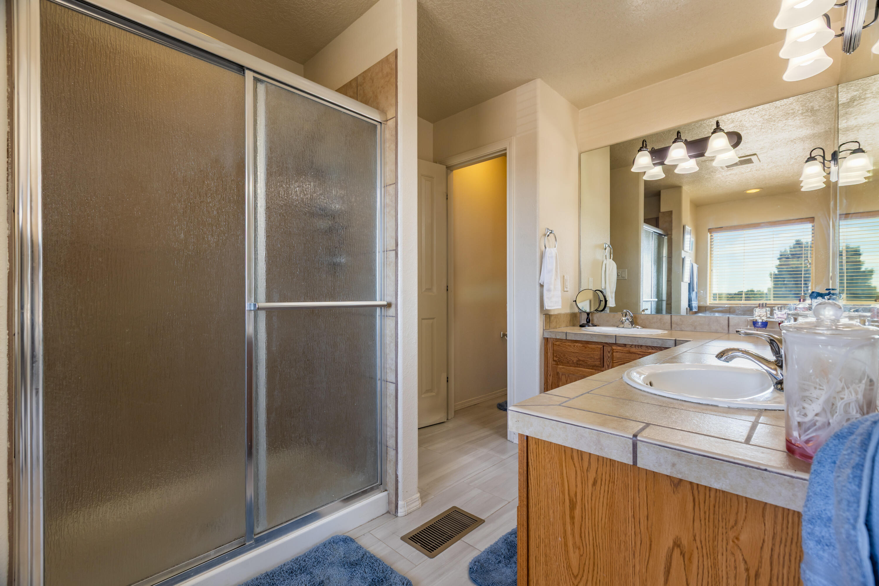 Rio Rancho, New Mexico 87144, United States, 4 Bedrooms Bedrooms, ,3 BathroomsBathrooms,Residential,Active,203250