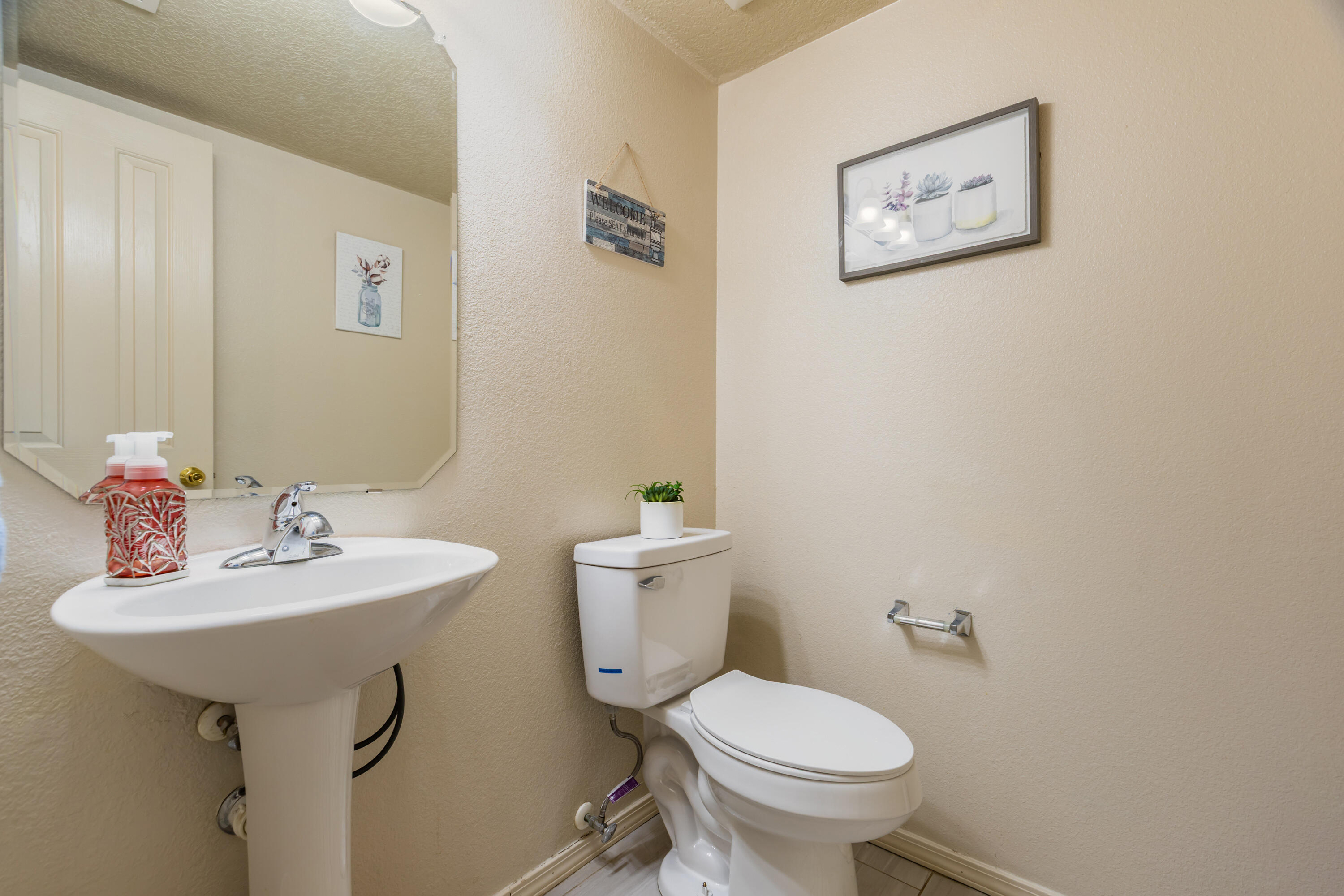 Rio Rancho, New Mexico 87144, United States, 4 Bedrooms Bedrooms, ,3 BathroomsBathrooms,Residential,Active,203250