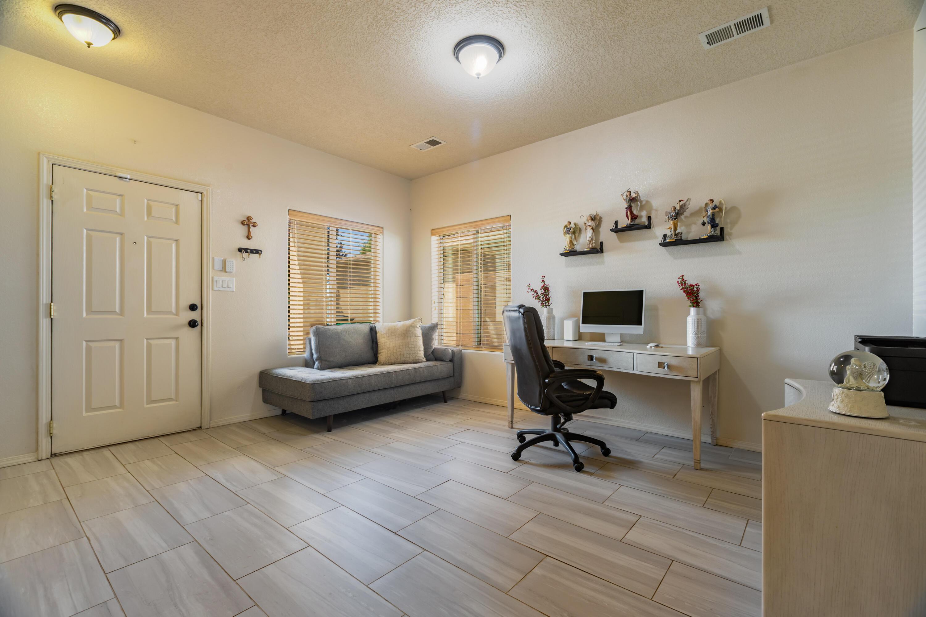 Rio Rancho, New Mexico 87144, United States, 4 Bedrooms Bedrooms, ,3 BathroomsBathrooms,Residential,Active,203250