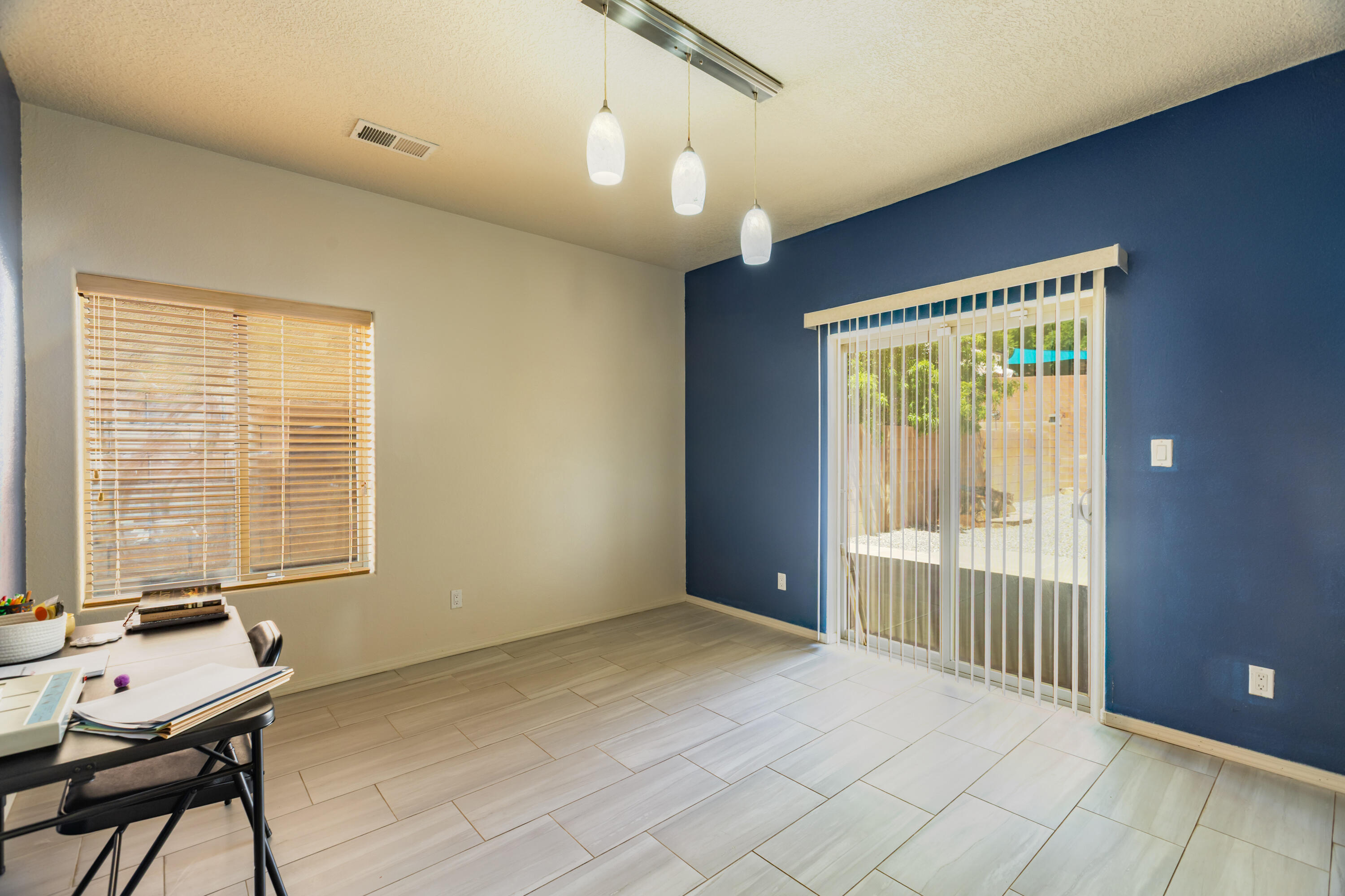 Rio Rancho, New Mexico 87144, United States, 4 Bedrooms Bedrooms, ,3 BathroomsBathrooms,Residential,Active,203250