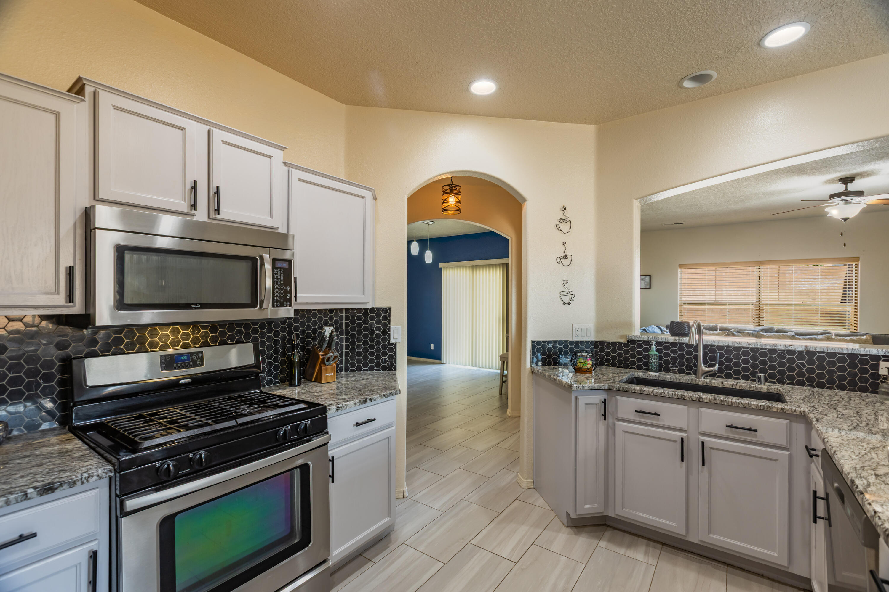 Rio Rancho, New Mexico 87144, United States, 4 Bedrooms Bedrooms, ,3 BathroomsBathrooms,Residential,Active,203250