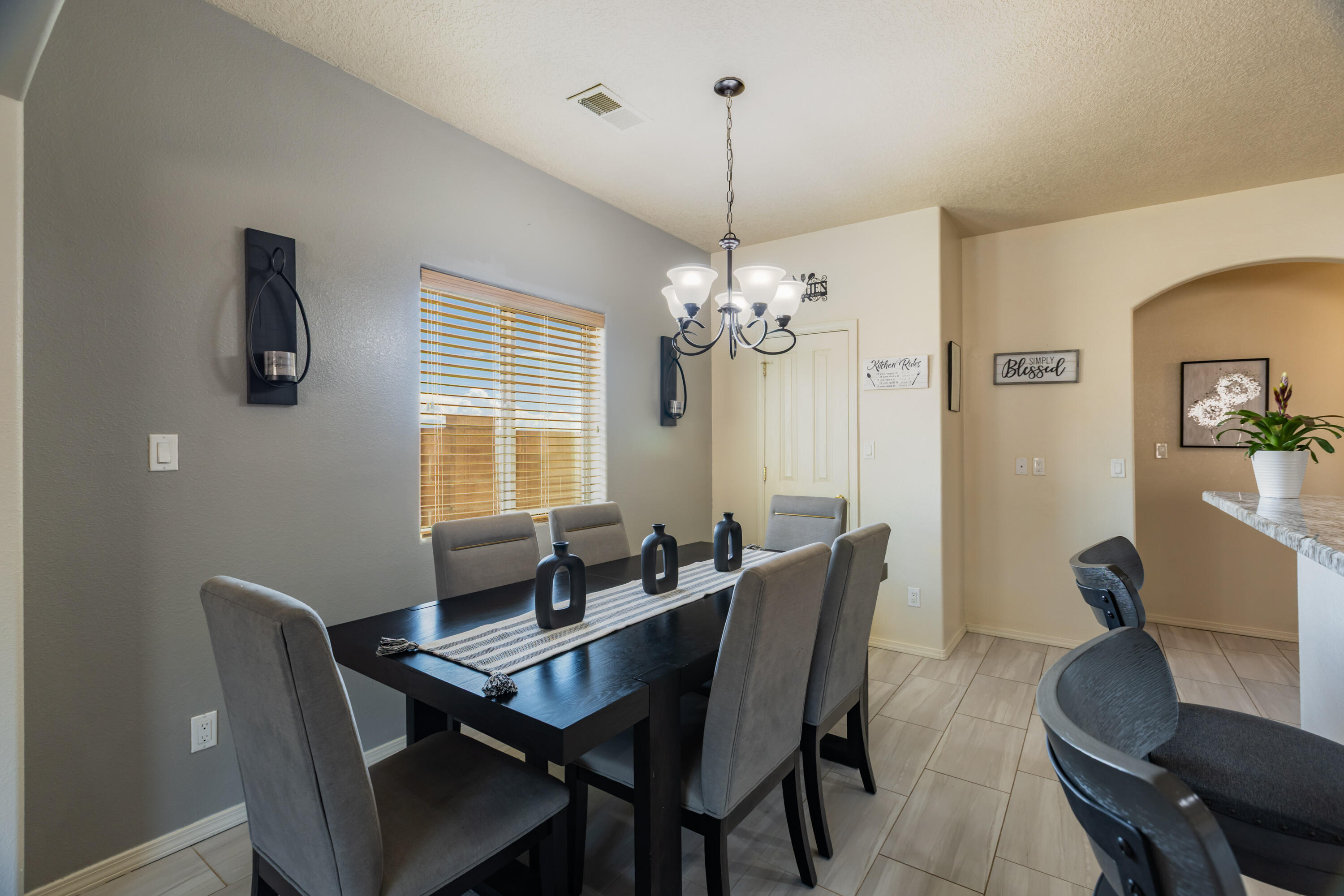 Rio Rancho, New Mexico 87144, United States, 4 Bedrooms Bedrooms, ,3 BathroomsBathrooms,Residential,Active,203250