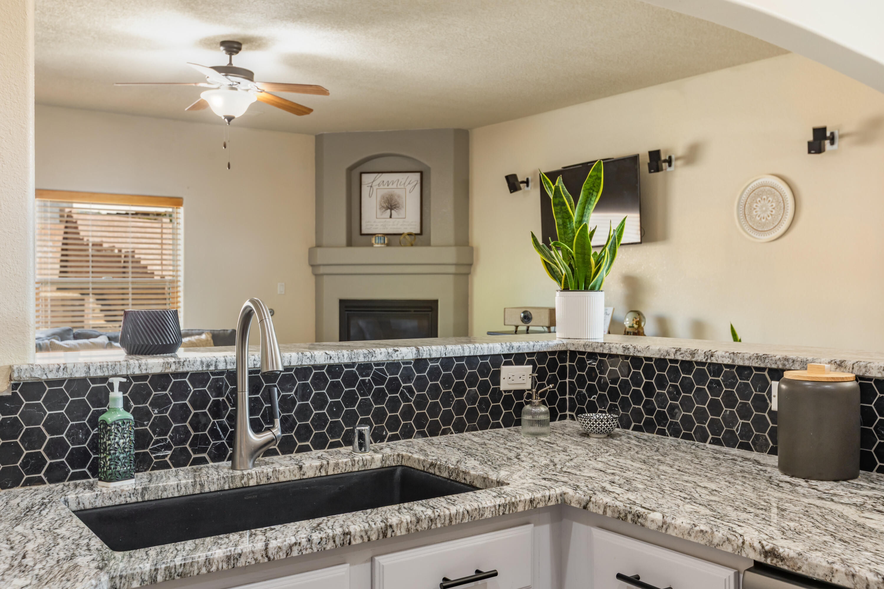 Rio Rancho, New Mexico 87144, United States, 4 Bedrooms Bedrooms, ,3 BathroomsBathrooms,Residential,Active,203250