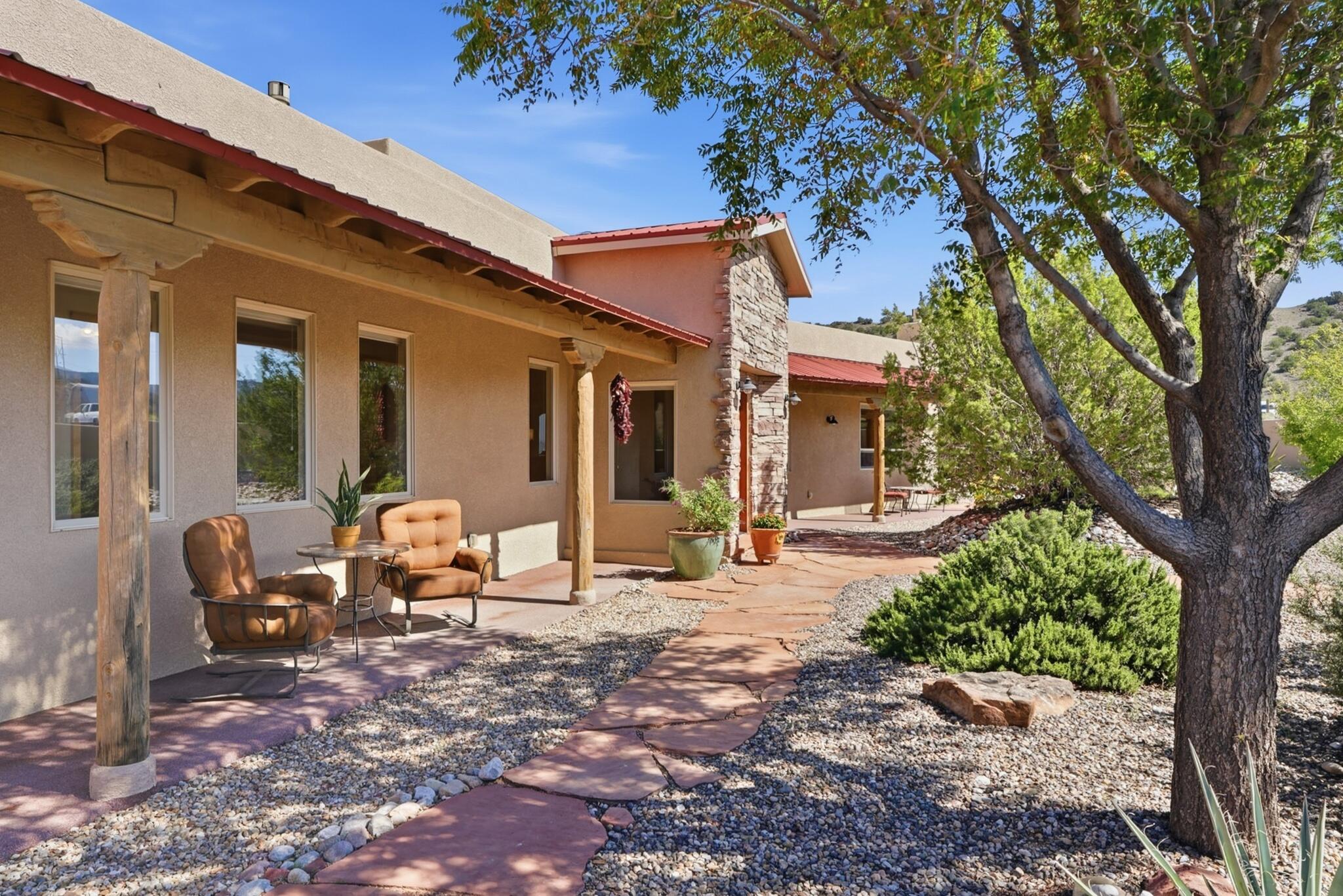 10 Las Brisas Lane