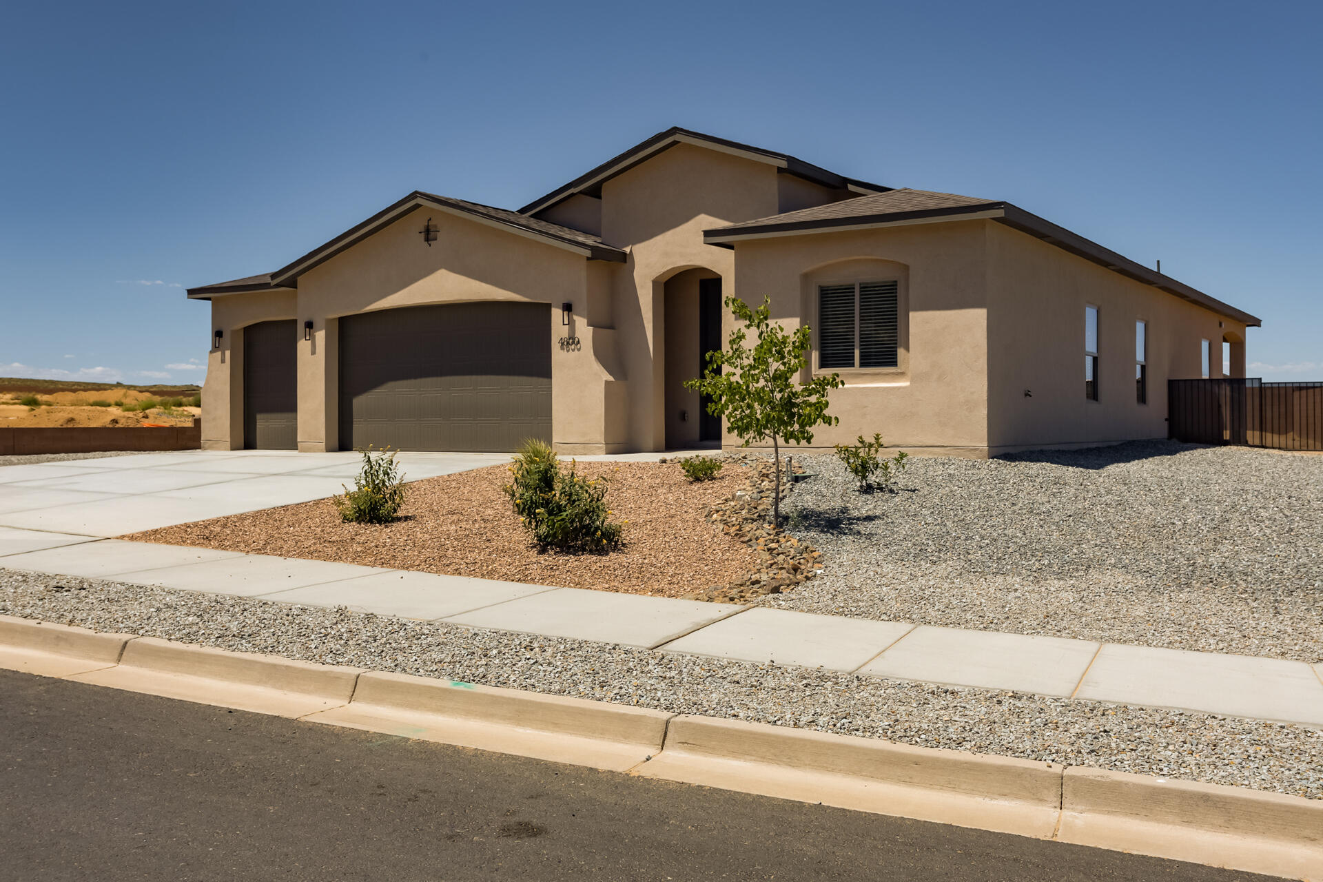 4800 Manzano Peak Street, Los Lunas, New Mexico image 2